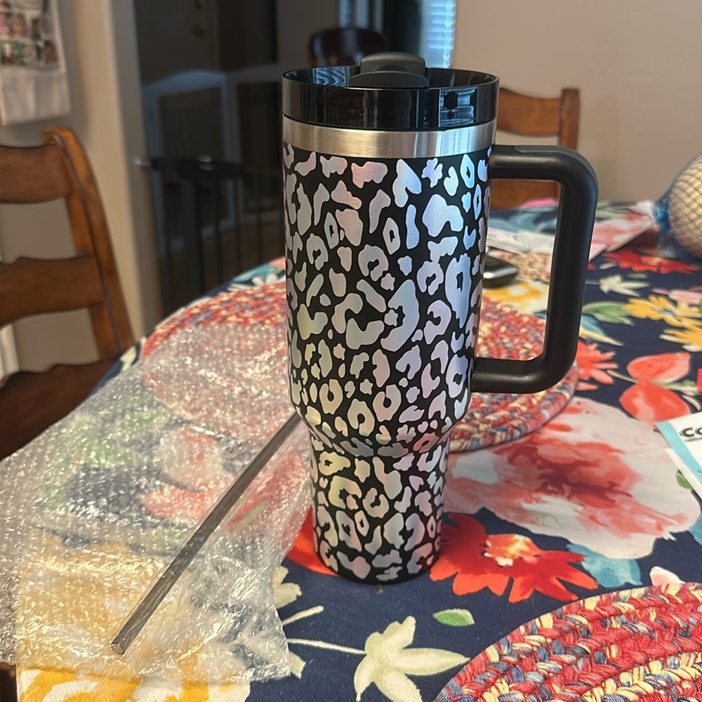 40 oz Black Cheetah Cup